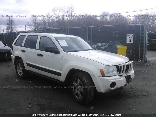 1J4GR48K05C628562 - 2005 JEEP GRAND CHEROKEE LAREDO/COLUMBIA/FREEDOM 白色 照片 1