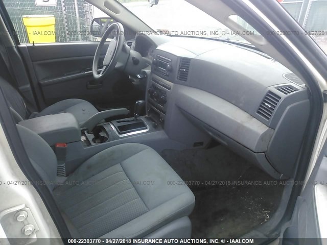 1J4GR48K05C628562 - 2005 JEEP GRAND CHEROKEE LAREDO/COLUMBIA/FREEDOM 白色 照片 5