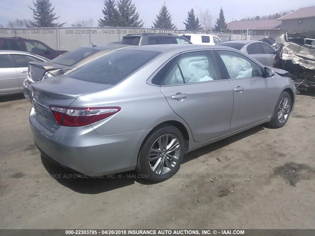 4T1BF1FK0GU591256 - 2016 TOYOTA CAMRY LE/XLE/SE/XSE SILVER photo 4