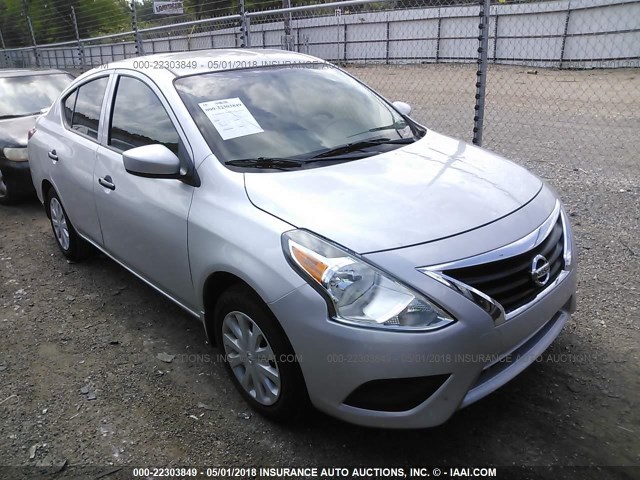 3N1CN7APXJL818572 - 2018 NISSAN VERSA S/S PLUS/SV/SL SILVER photo 1