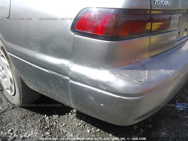 4T1BG22K6WU316434 - 1998 TOYOTA CAMRY CE/LE/XLE 灰色 照片 6