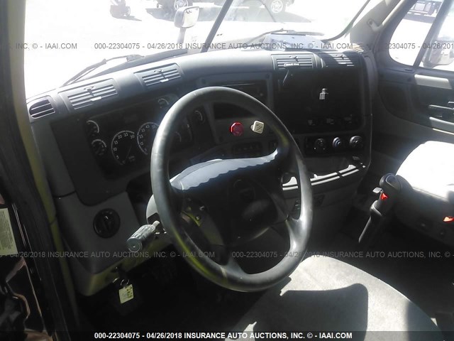 1FUJGLDR3CSBE2613 - 2012 FREIGHTLINER CASCADIA 125  MAROON photo 5