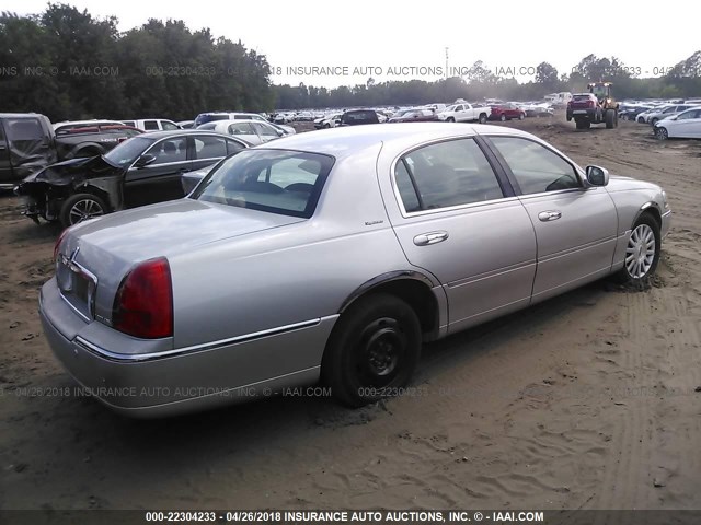 1LNHM81W94Y619546 - 2004 LINCOLN TOWN CAR EXECUTIVE/SIGNATURE SILVER photo 4