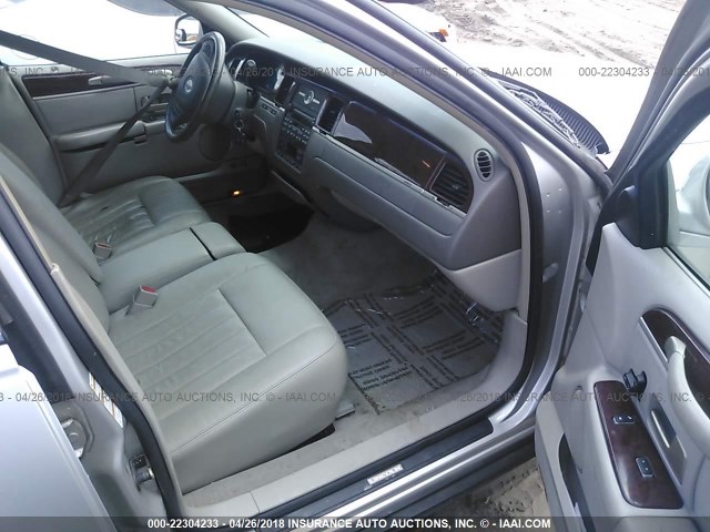 1LNHM81W94Y619546 - 2004 LINCOLN TOWN CAR EXECUTIVE/SIGNATURE Gümüş fotoğraf 5