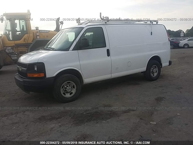 1GCWGFCA1C1120384 - 2012 CHEVROLET EXPRESS G2500  WHITE photo 2