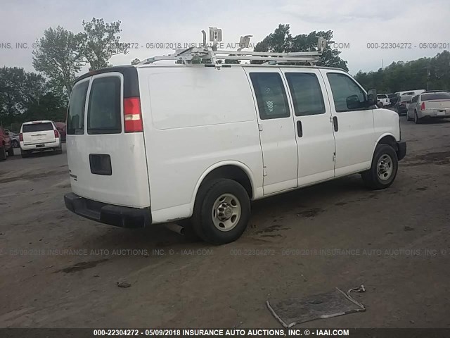 1GCWGFCA1C1120384 - 2012 CHEVROLET EXPRESS G2500  WHITE photo 4