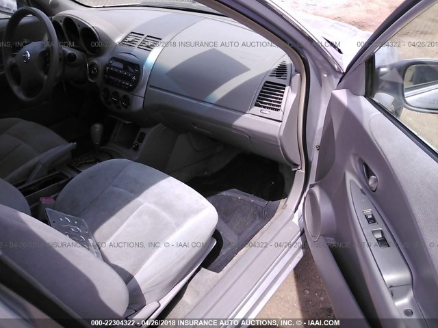 1N4AL11D42C165639 - 2002 NISSAN ALTIMA S/SL SILVER photo 5