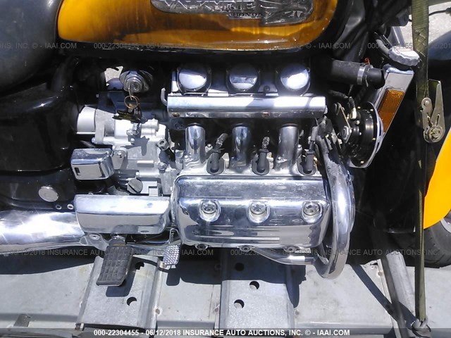 1HFSC340XYA301575 - 2000 HONDA GL1500 C/2 YELLOW photo 8