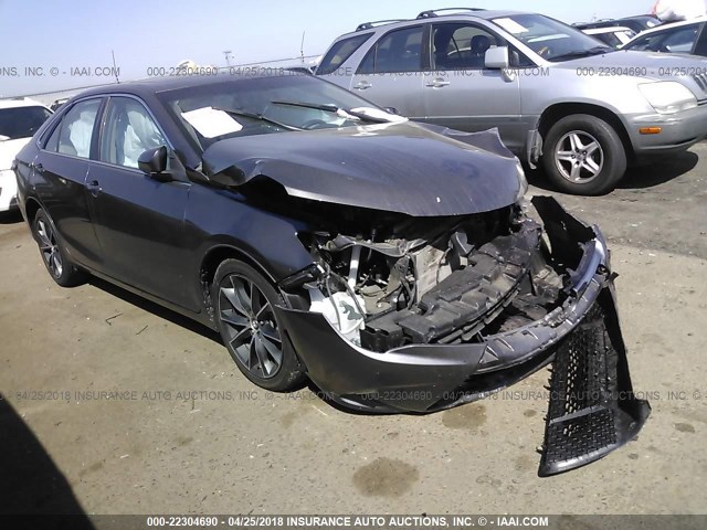4T1BF1FK0FU882015 - 2015 TOYOTA CAMRY LE/XLE/SE/XSE GRAY photo 1