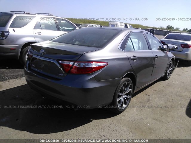 4T1BF1FK0FU882015 - 2015 TOYOTA CAMRY LE/XLE/SE/XSE GRAY photo 4