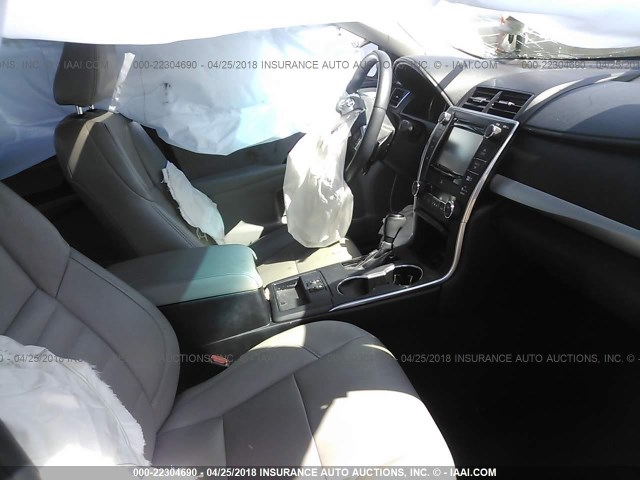 4T1BF1FK0FU882015 - 2015 TOYOTA CAMRY LE/XLE/SE/XSE GRAY photo 5