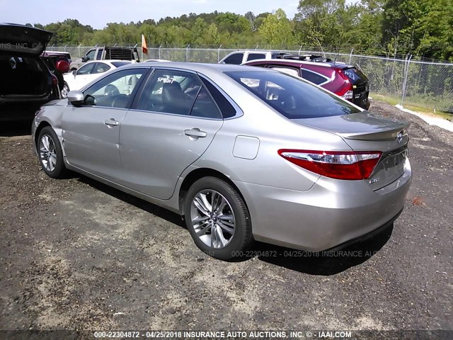 4T1BF1FK5HU781734 - 2017 TOYOTA CAMRY LE/XLE/SE/XSE GOLD photo 3