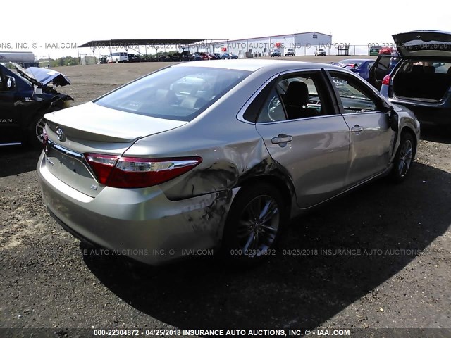 4T1BF1FK5HU781734 - 2017 TOYOTA CAMRY LE/XLE/SE/XSE GOLD photo 4