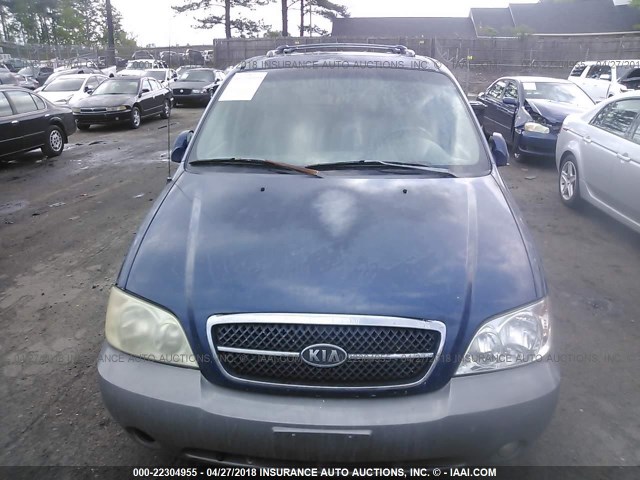 KNDUP131946603247 - 2004 KIA SEDONA EX/LX BLUE photo 6