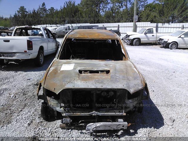 5TFCZ5AN8HX095615 - 2017 TOYOTA TACOMA DBL CAB/SR/TRDSPT/OR/PRO ვერცხლისფერი ფოტო 6