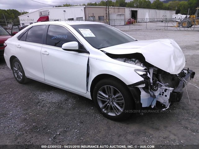 4T1BF1FK6GU567334 - 2016 TOYOTA CAMRY LE/XLE/SE/XSE Weiß Foto 1