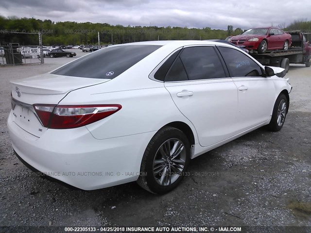 4T1BF1FK6GU567334 - 2016 TOYOTA CAMRY LE/XLE/SE/XSE Weiß Foto 4