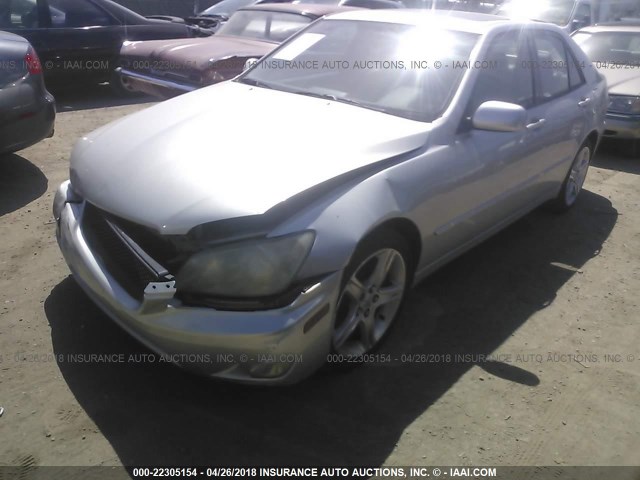 JTHBD192620060180 - 2002 LEXUS IS 300 SILVER photo 2