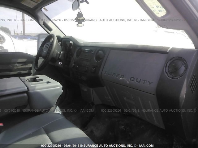 1FT7W2ATXBED06646 - 2011 FORD F250 SUPER DUTY WHITE photo 5