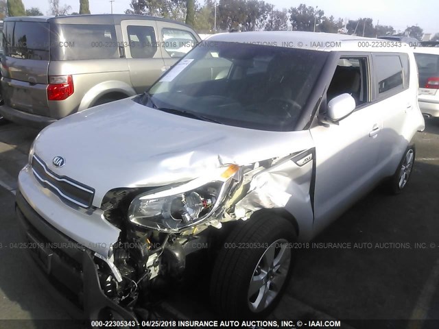 KNDJN2A23H7444073 - 2017 KIA SOUL SILVER photo 2