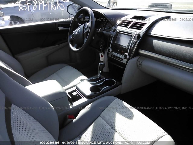 4T4BF1FK0ER391772 - 2014 TOYOTA CAMRY L/SE/LE/XLE 深蓝色 照片 5