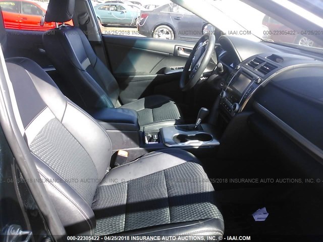 4T1BF1FK1EU461046 - 2014 TOYOTA CAMRY L/SE/LE/XLE შავი ფოტო 5