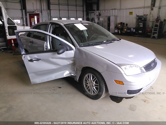 1FAFP34N57W315743 - 2007 FORD FOCUS ZX4/S/SE/SES SILVER photo 1