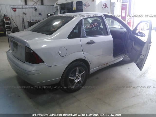 1FAFP34N57W315743 - 2007 FORD FOCUS ZX4/S/SE/SES SILVER photo 4