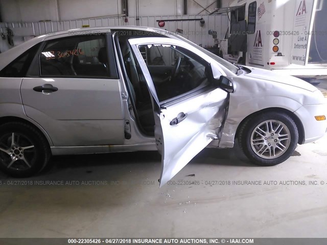 1FAFP34N57W315743 - 2007 FORD FOCUS ZX4/S/SE/SES SILVER photo 6