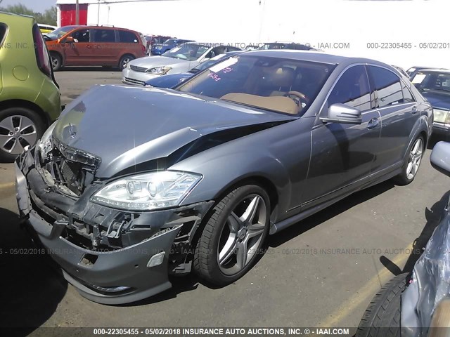 WDDNG8GB2AA332000 - 2010 MERCEDES-BENZ S 550 4MATIC SILVER photo 2