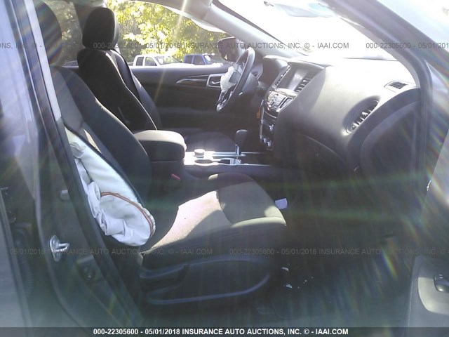 5N1DR2MM5HC686123 - 2017 NISSAN PATHFINDER S/SV/SL/PLATINUM 灰色 照片 5