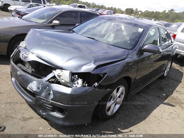 4T1BF3EK6BU669903 - 2011 TOYOTA CAMRY SE/LE/XLE GRAY photo 2