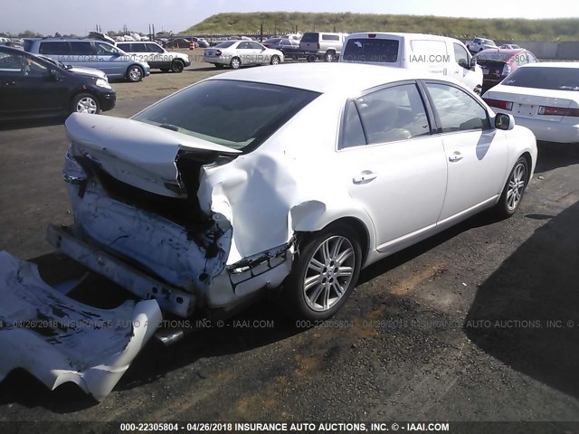 4T1BK36B95U012074 - 2005 TOYOTA AVALON XL/XLS/TOURING/LIMITED WHITE photo 4