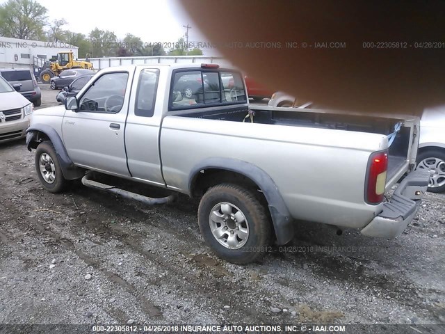 1N6DD26Y7WC357808 - 1998 NISSAN FRONTIER KING CAB XE/KING CAB SE SILVER photo 3