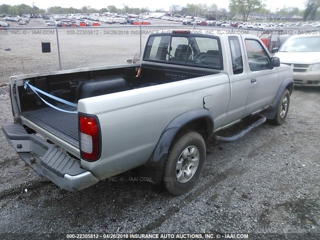 1N6DD26Y7WC357808 - 1998 NISSAN FRONTIER KING CAB XE/KING CAB SE SILVER photo 4