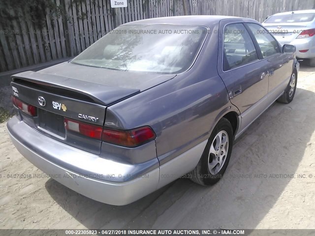 4T1BG22K1XU873396 - 1999 TOYOTA CAMRY CE/LE/XLE 灰色 照片 4