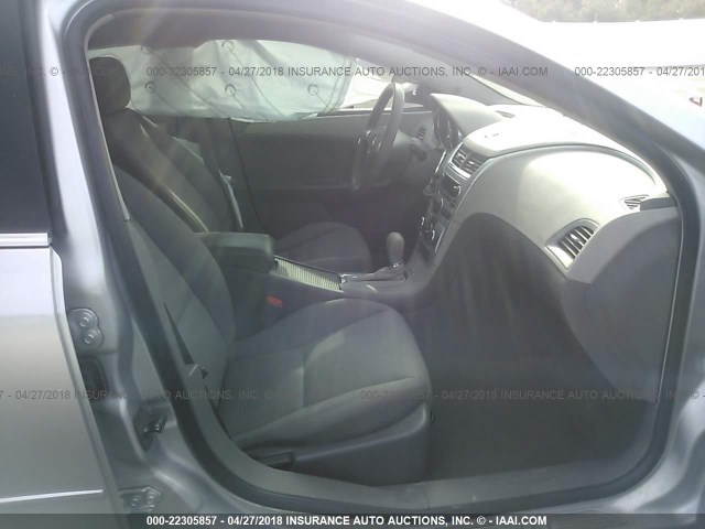 1G1ZG57B194121853 - 2009 CHEVROLET MALIBU LS Gümüş foto 5