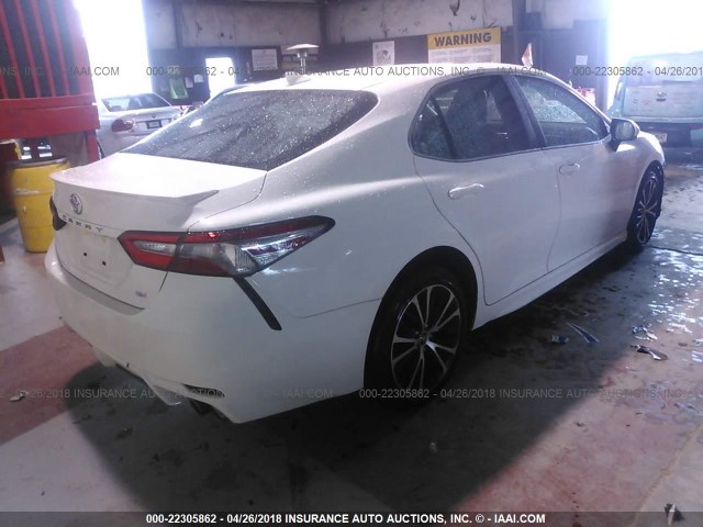 4T1B11HK7JU549296 - 2018 TOYOTA CAMRY L/LE/XLE/SE/XSE WHITE photo 4