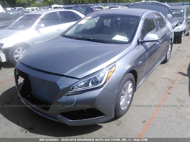 KMHE24L35HA065425 - 2017 HYUNDAI SONATA HYBRID/SE GRAY photo 2