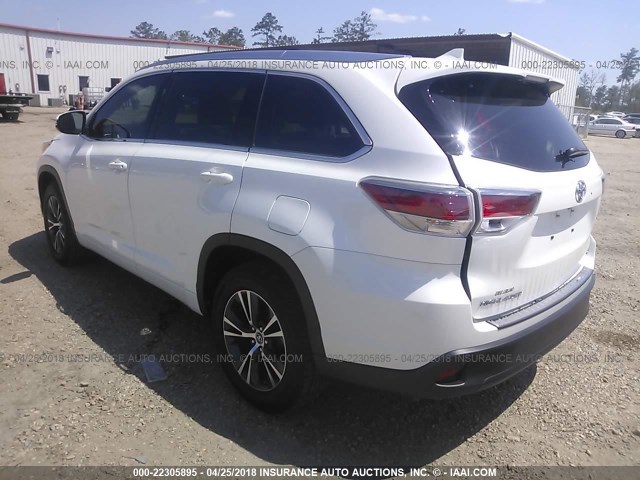 5TDKKRFH3GS174060 - 2016 TOYOTA HIGHLANDER XLE თეთრი ფოტო 3