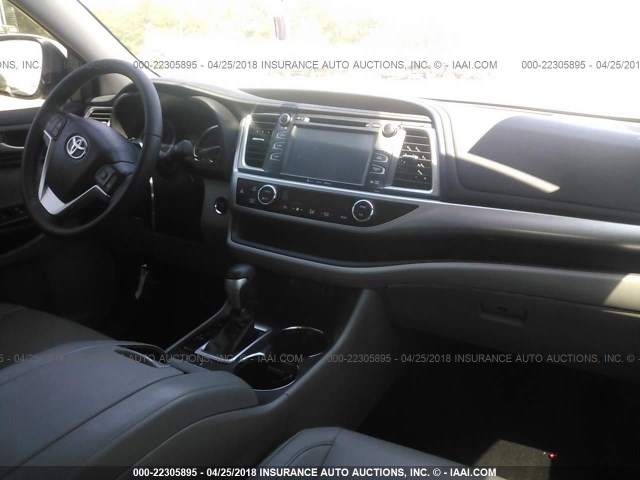 5TDKKRFH3GS174060 - 2016 TOYOTA HIGHLANDER XLE თეთრი ფოტო 5