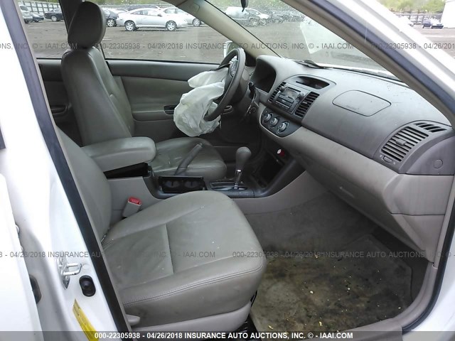 4T1BE30KX6U679687 - 2006 TOYOTA CAMRY LE/XLE/SE WHITE photo 5