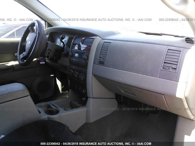 1D4HB48NX5F602657 - 2005 DODGE DURANGO SLT WHITE photo 5