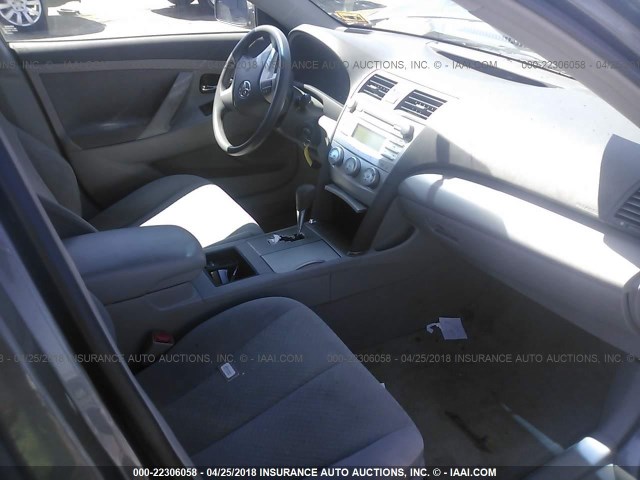 4T4BE46K98R042764 - 2008 TOYOTA CAMRY CE/LE/XLE/SE GRAY photo 5