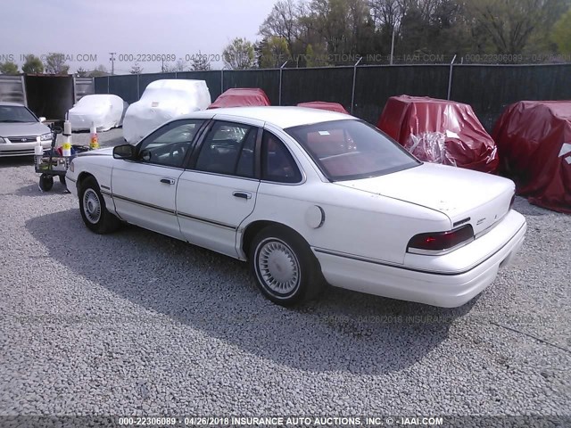 2FACP73W6NX239746 - 1992 FORD CROWN VICTORIA  WHITE photo 3