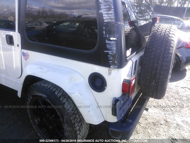 1J4FA59S6YP795674 - 2000 JEEP WRANGLER / TJ SAHARA WHITE photo 6