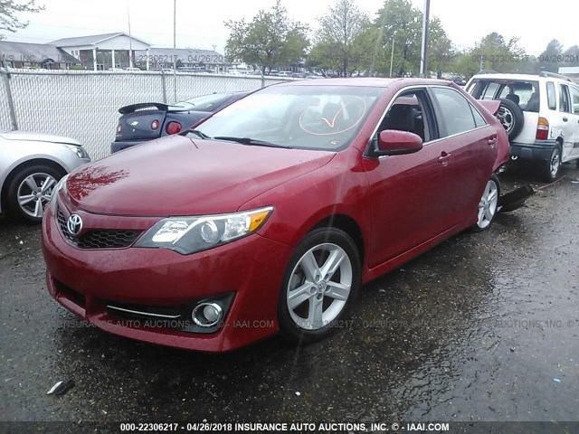 4T1BF1FK4EU810314 - 2014 TOYOTA CAMRY L/SE/LE/XLE RED photo 2