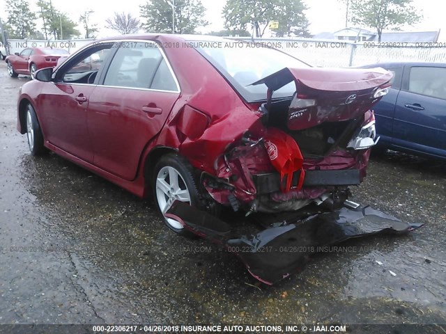 4T1BF1FK4EU810314 - 2014 TOYOTA CAMRY L/SE/LE/XLE RED photo 3