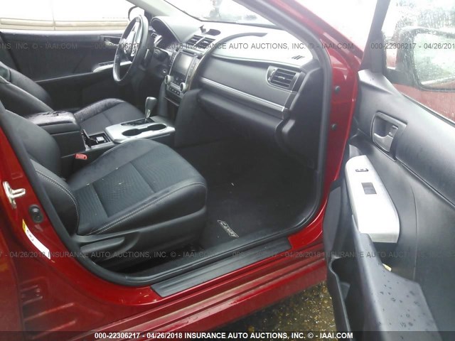 4T1BF1FK4EU810314 - 2014 TOYOTA CAMRY L/SE/LE/XLE 红色 照片 5