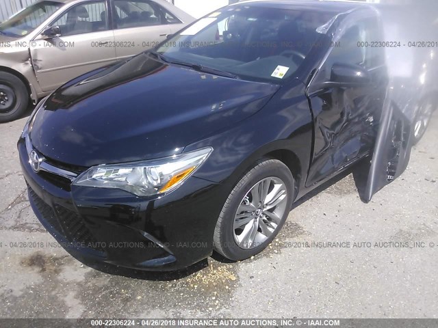 4T1BF1FKXHU681967 - 2017 TOYOTA CAMRY LE/XLE/SE/XSE BLACK photo 2